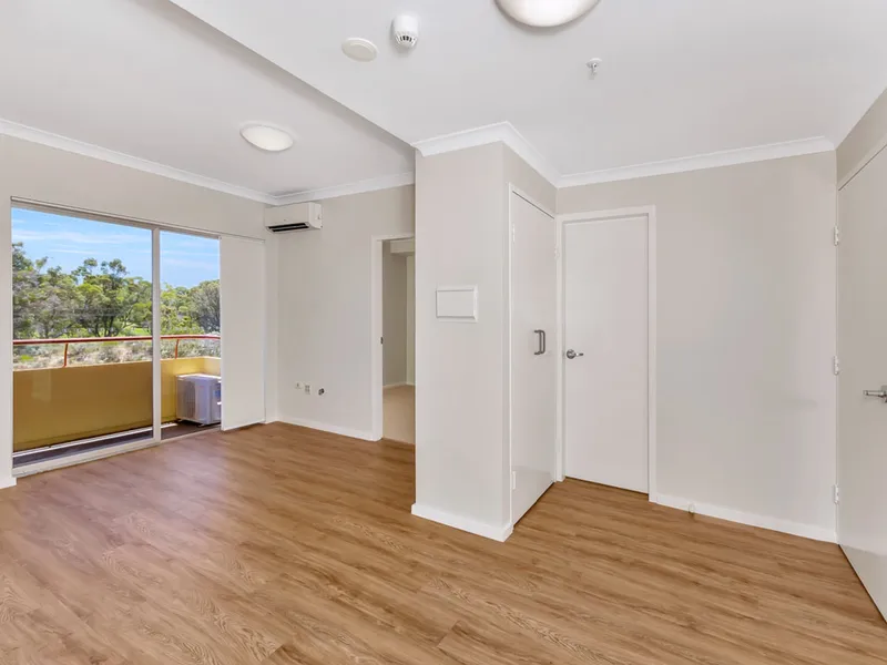 Lock & Leave 2 Bedroom Apartment - Close to Karrinyup Shopping Centre