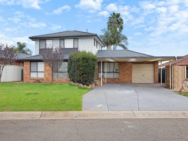 Large 5 Bedroom Family Home!