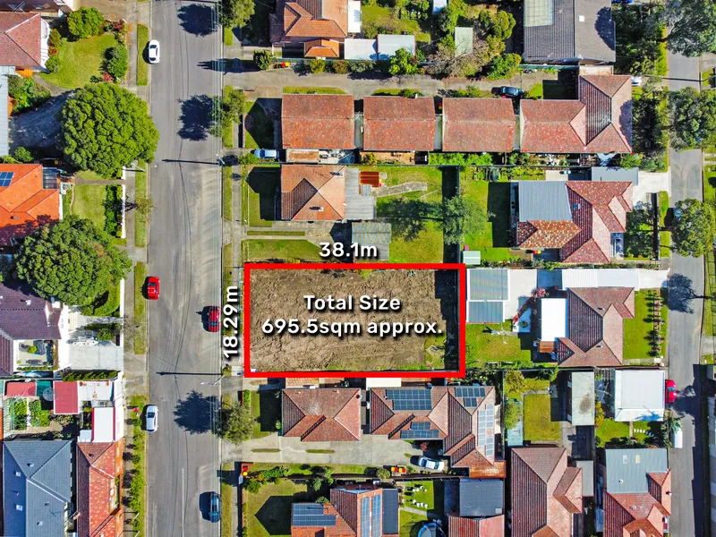 VACANT BLOCK IN BLUE-RIBBON LOCATION! POTENTIAL DUPLEX SITE (S.T.C.A.) - TOTAL SIZE 18.29m X 38.1m = 695.5sqm (Approx.)