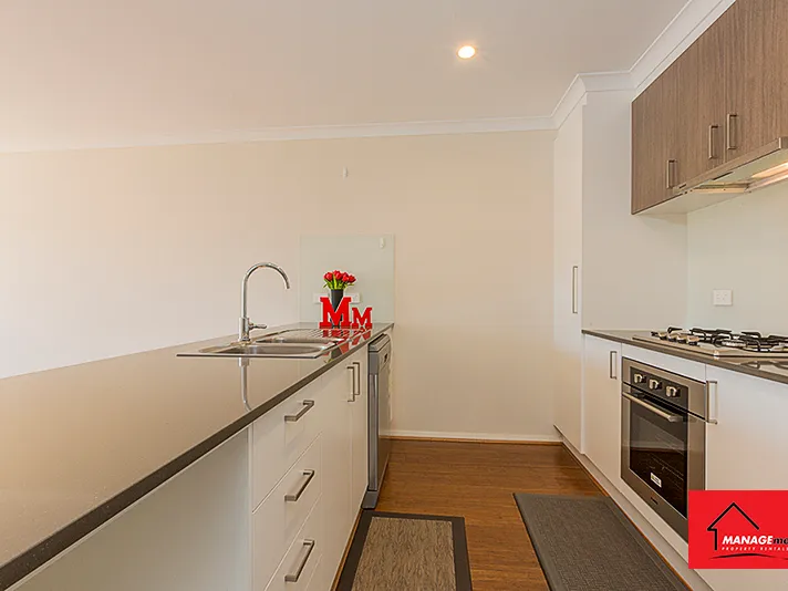 TWO STOREY TOWNHOUSE, EASY CARE COURTYARD, GREAT LOCATION