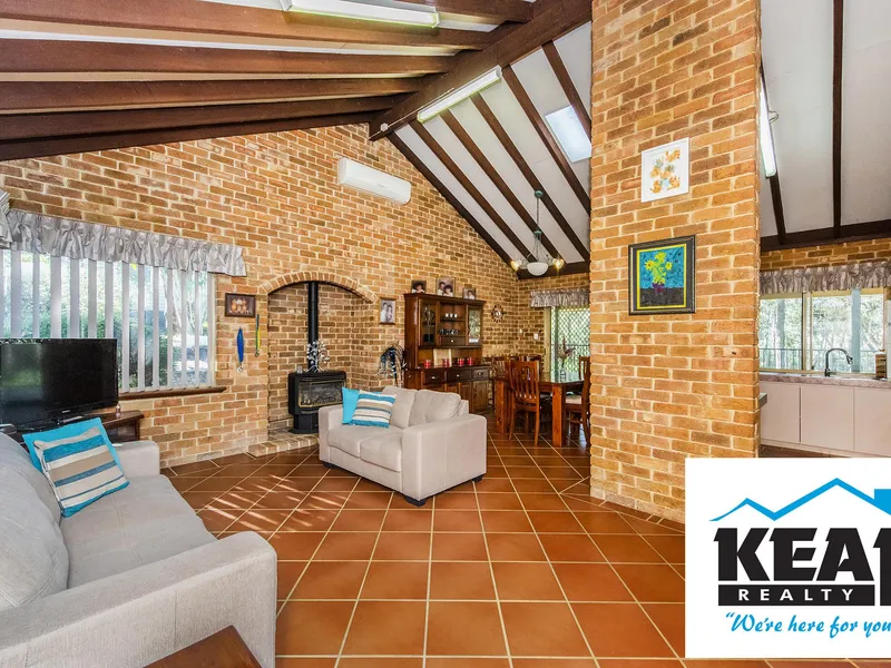 QUALITY AND CHARM, AWAITS YOU - ON A HARD TO FIND 1,171 SQM BLOCK - R25 ZONING SO WHY NOT SUBDIVIDE  