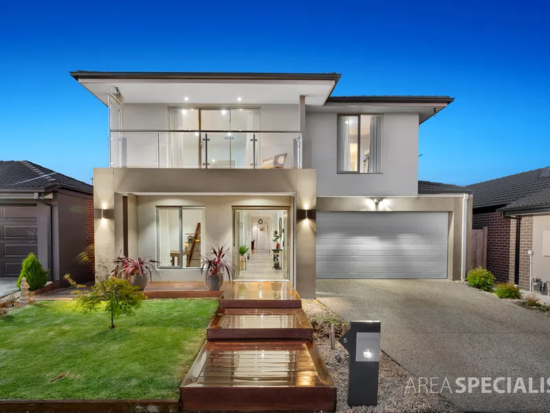 Double Storey Mansion, Four Walk in Robes…