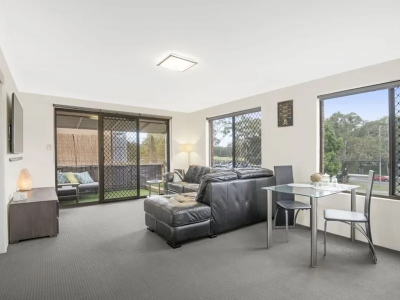 MODERN UNIT IN GREAT LOCATION!