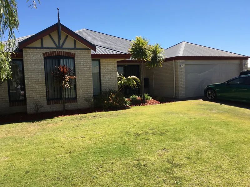 Spacious 4x2 family home in Dalyellup, close to schools and parks!