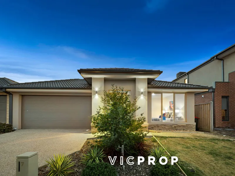 Easy Living in Convenient premium Location!