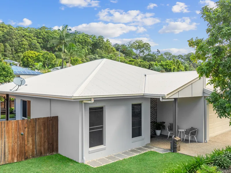 STUNNING FAMILY HOME WITH ELEVATION, OUTLOOK, SIDE ACCESS AND FABULOUS OUTDOOR ENTERTAINING!!