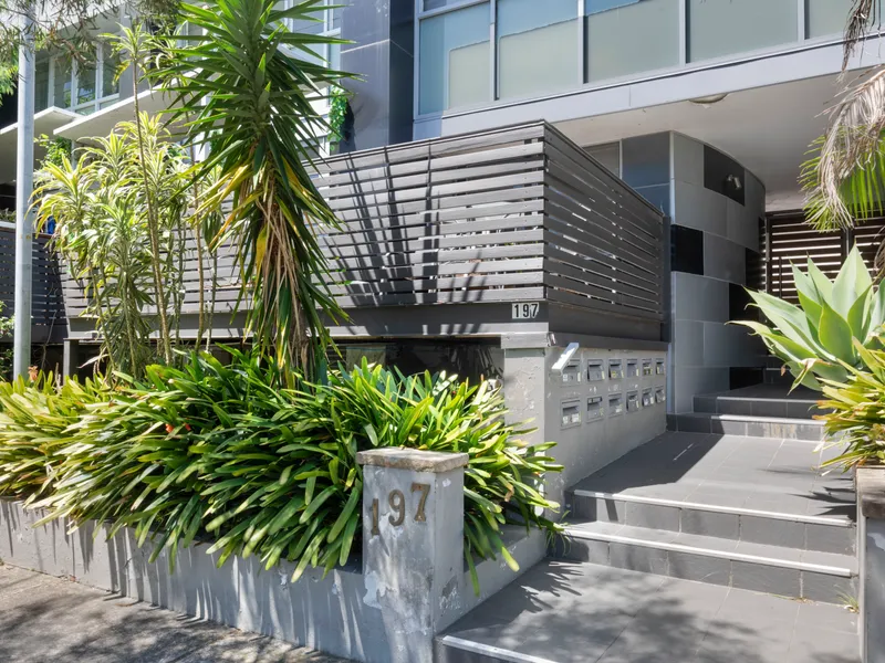 Vast potential in boutique building & lifestyle hub