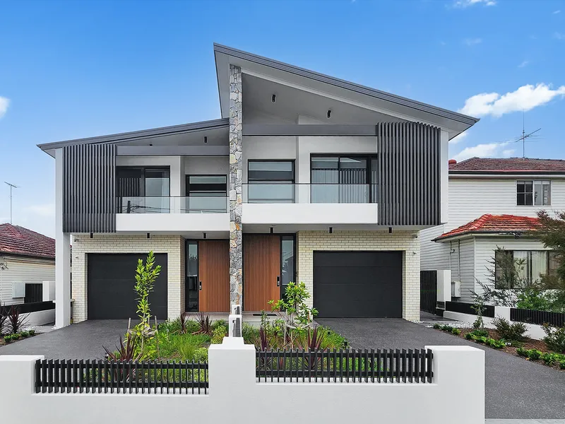 Oversized duplex with Separate Studio