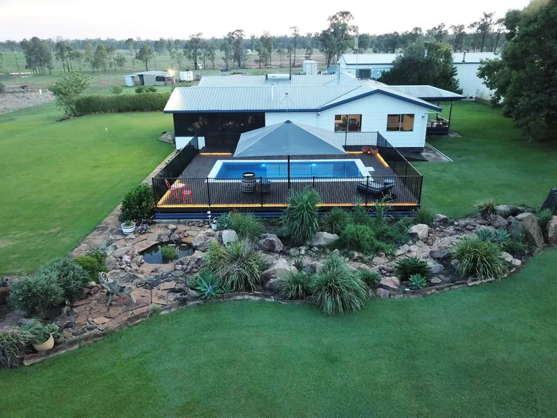 LUXURIOUS RURAL RETREAT!