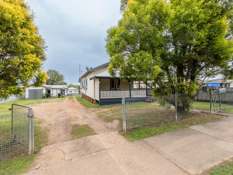 Big Block, Tidy house and a Granny Flat!