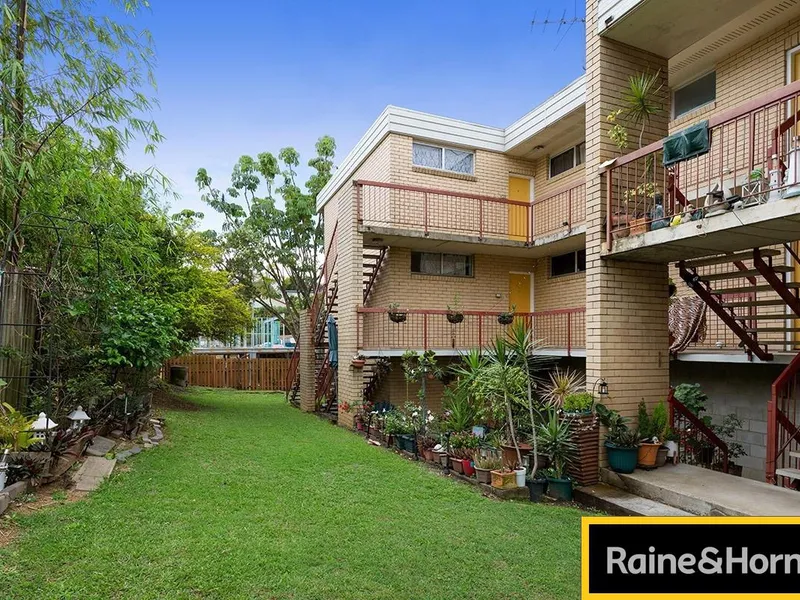 Conveniently located Taringa unit at affordable price.