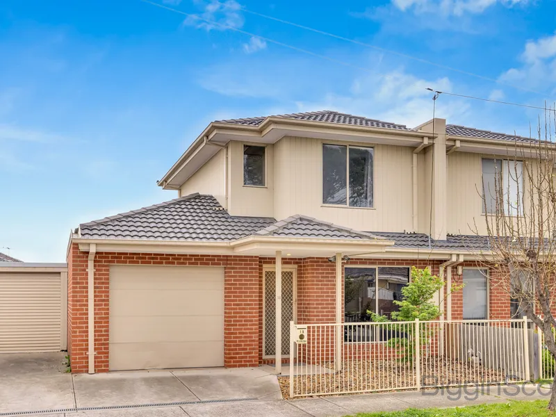 Charming 2-Bedroom Townhouse in Prime Location