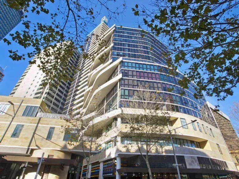 Spacious 2-bedroom +study Apartment with great city view in CBD - PREMIUM LOCATION