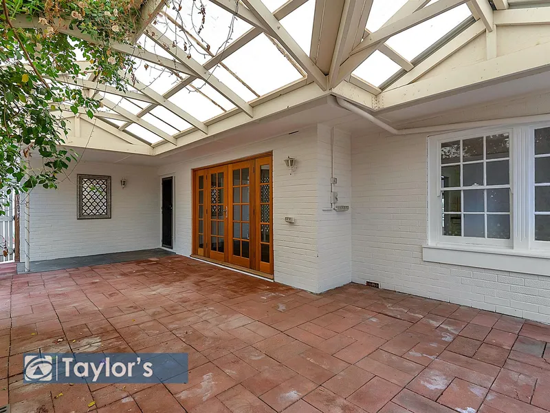 GENEROUS ACCOMODATION & UPDATED APPOINTMENTS