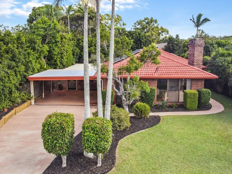 805m2 Block  Handy Location  Lovely Home