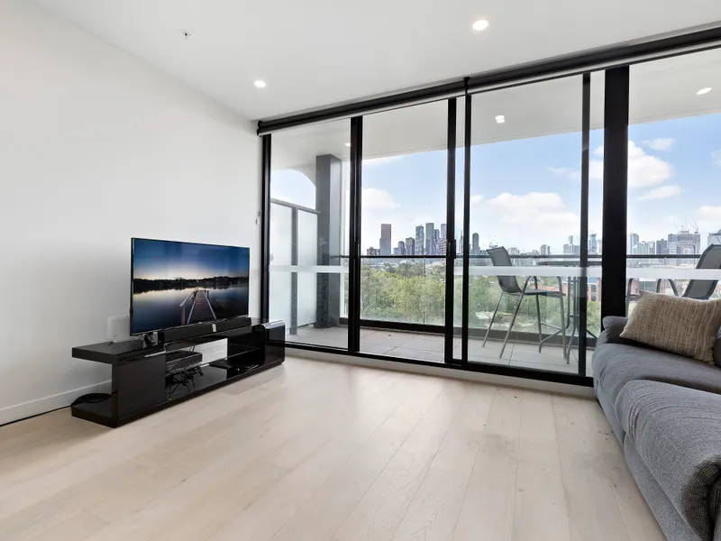 BREATHTAKING CITY VIEWS OVER GARDINER RESERVE