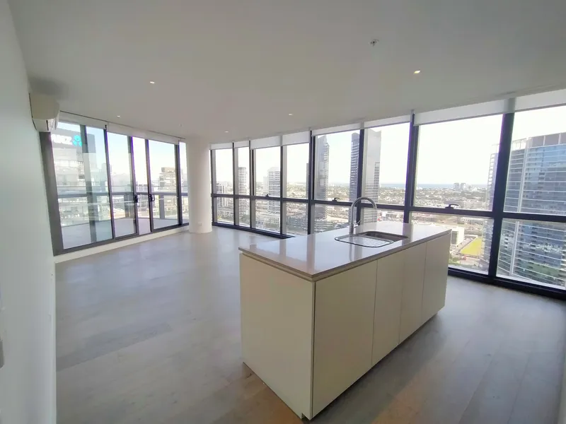 Luxury 3B-2B-2C apartment with waterfront view on 889 Collins St