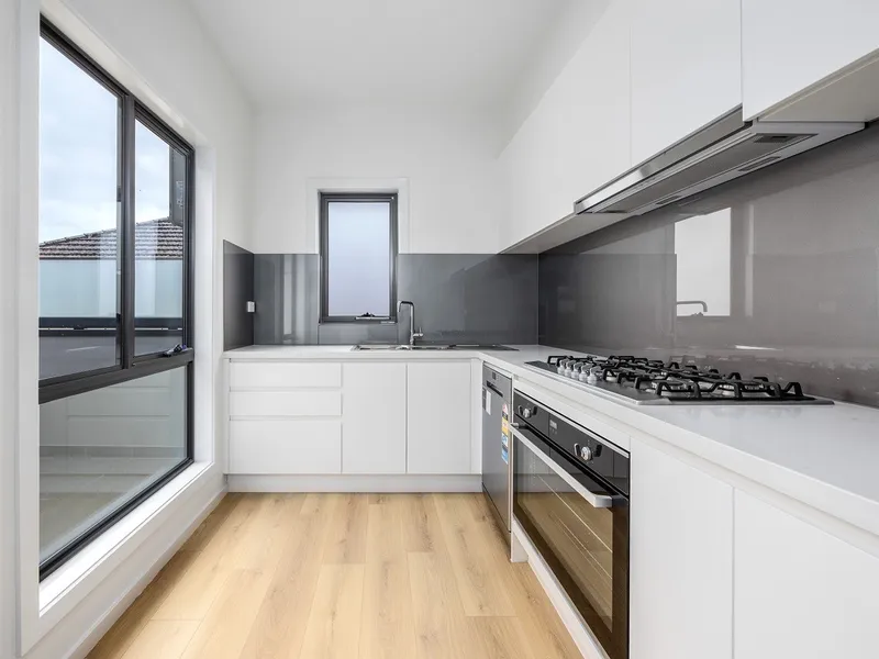 STYLISH BRAND NEW TOWNHOUSE