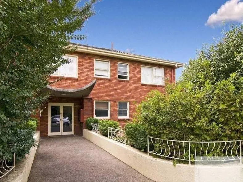 Spacious Two Bedroom Unit In The Heart of Lane Cove.