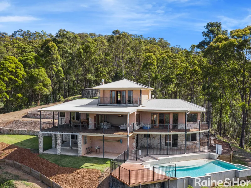 Outstanding Residence on 160 arces 