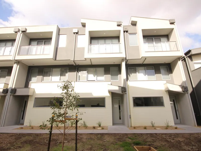 3 BEDROOM TRIPLE STOREY TOWNHOUSE!!!