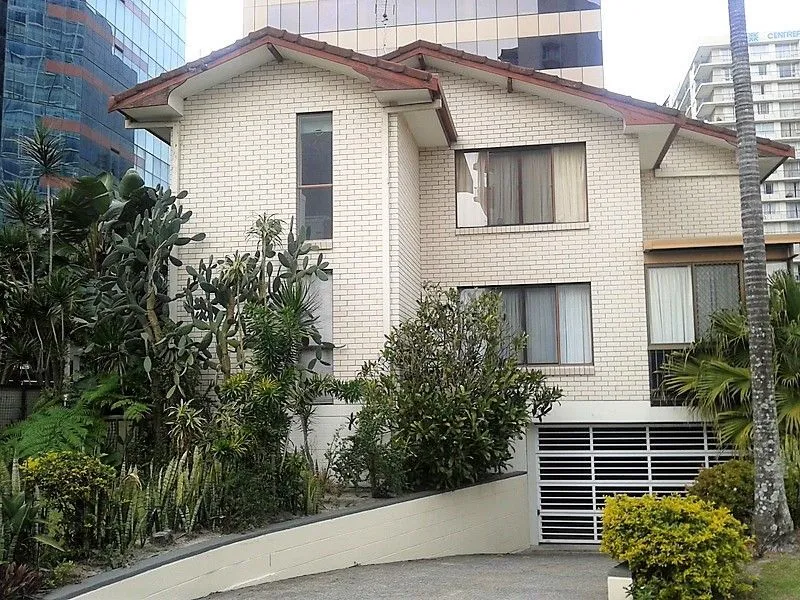 CENTRAL SURFERS PARADISE! Big bright furnished 2 bedroom, 2 bathroom apartment