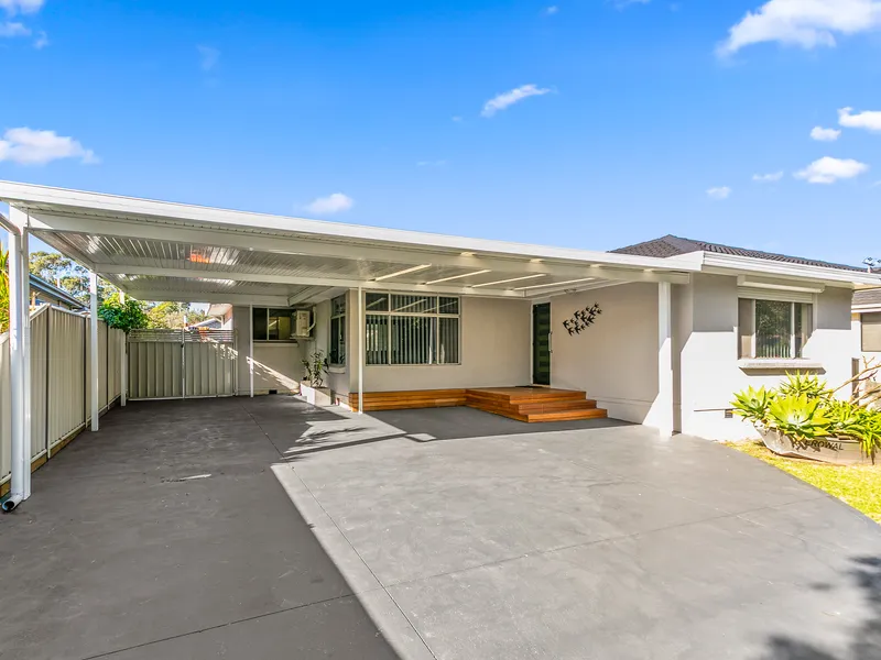 Large home within minutes to Train Station and Village Shops!