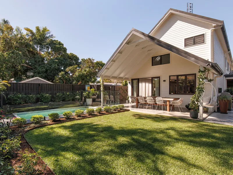 STAND OUT FROM THE CROWD – MODERN COASTAL BARN HOUSE