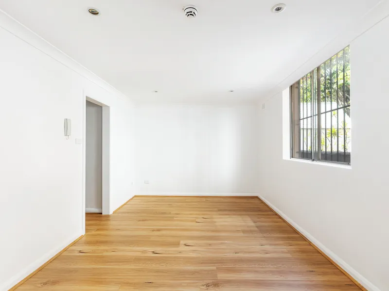 Unfurnished apartment, close to everything
