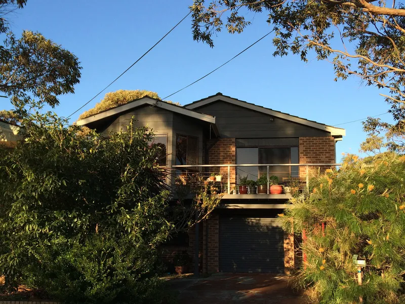 Large house backing onto bush with ocean views in glorious Currarong, Jervis Bay