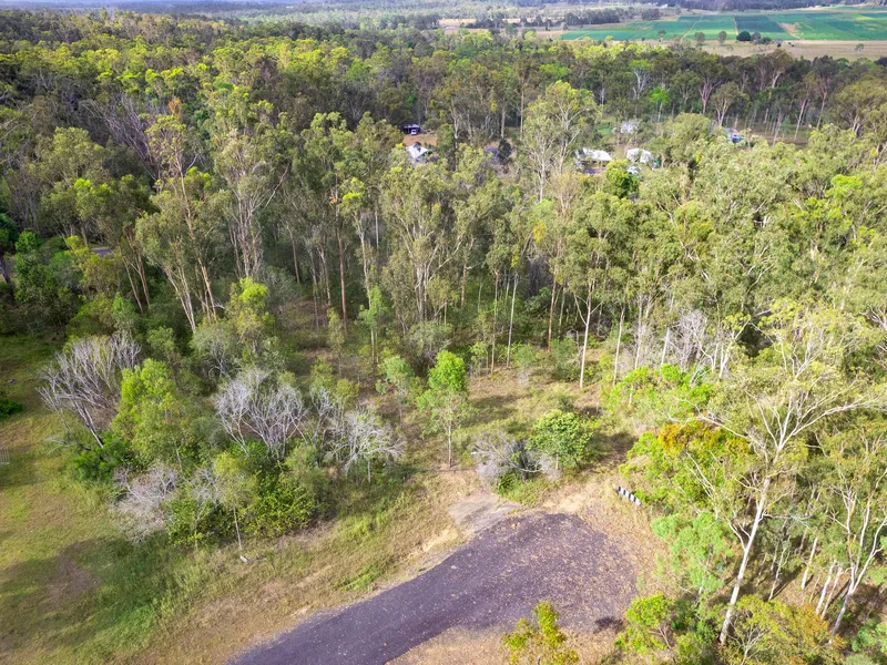 4964m2 block on the outskirts of Gin Gin