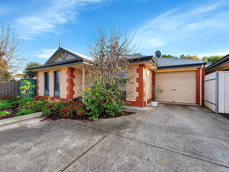 Low maintenance home in a quiet court location