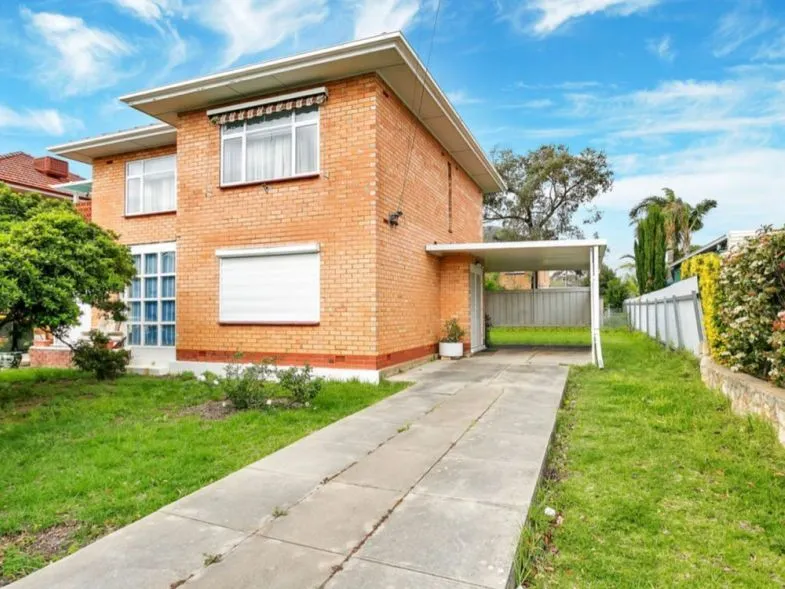 Two bedroom first floor apartment in Warradale