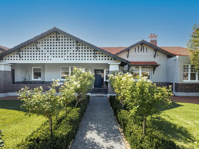 The Ultimate Family Entertainer – Tennis Court & Swimming Pool