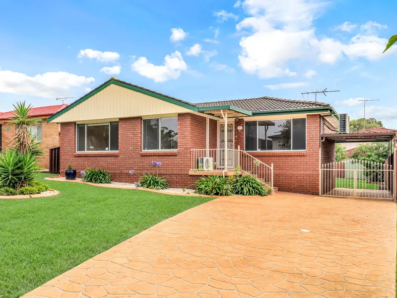 IMMACULATE RENOVATED FAMILY HOME IN A PREMIUM LOCALE