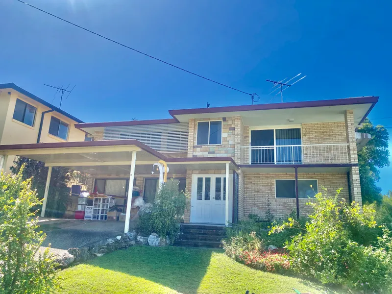 Spacious and Cozy Family Home in the Heart of Manly West with Bonus Solar Panels! 3 bedroom+2 multipurpose rooms