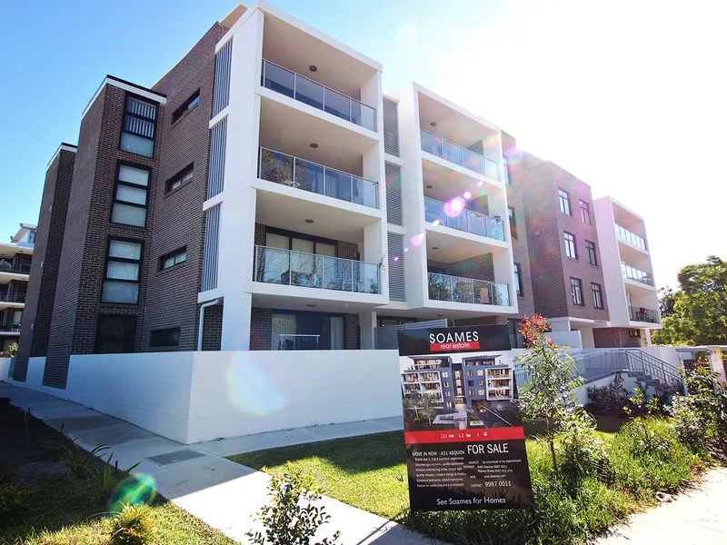 Modern 1 Bedroom Apartment In Prime Location For Lease!!