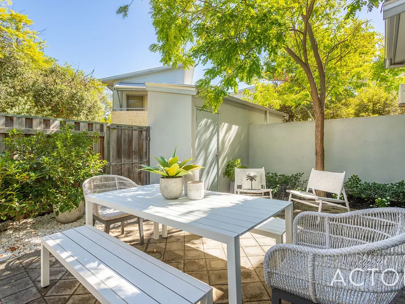 BRIGHT & BREEZY - THE LIVING IS EASY!