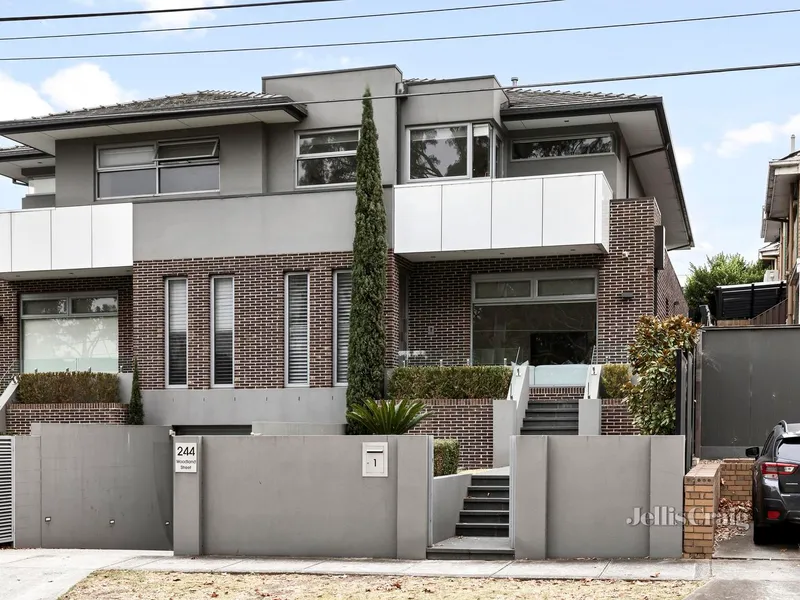 Executive Elegance Opposite Woodlands Park