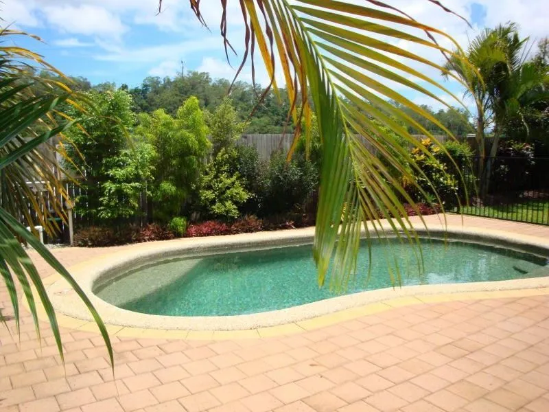 Large 4 Bedroom Home With Pool