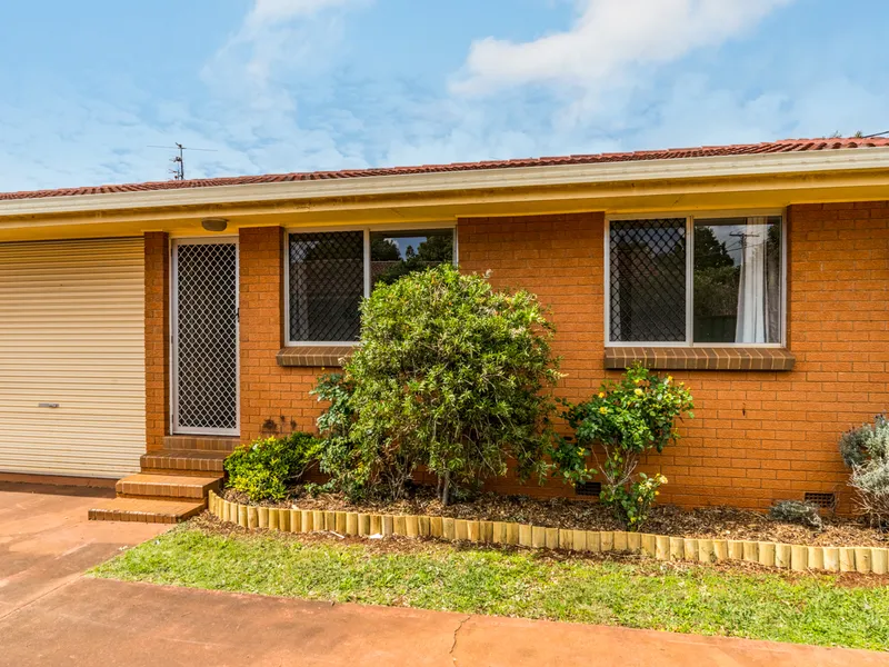 Cosy 2 bedroom unit in central location