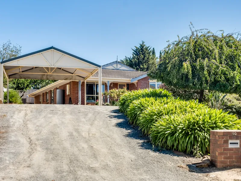 Charming and spacious family home on a large cul-de-sac block