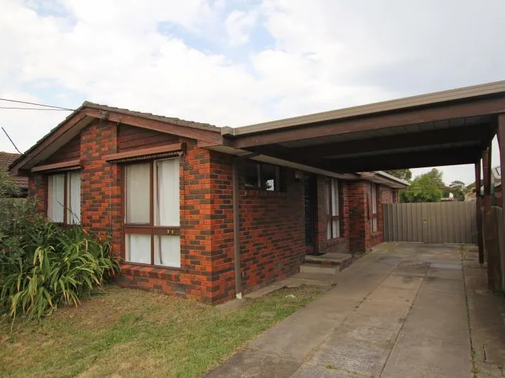 CONVENIENT, ROOMY THREE BEDROOM!