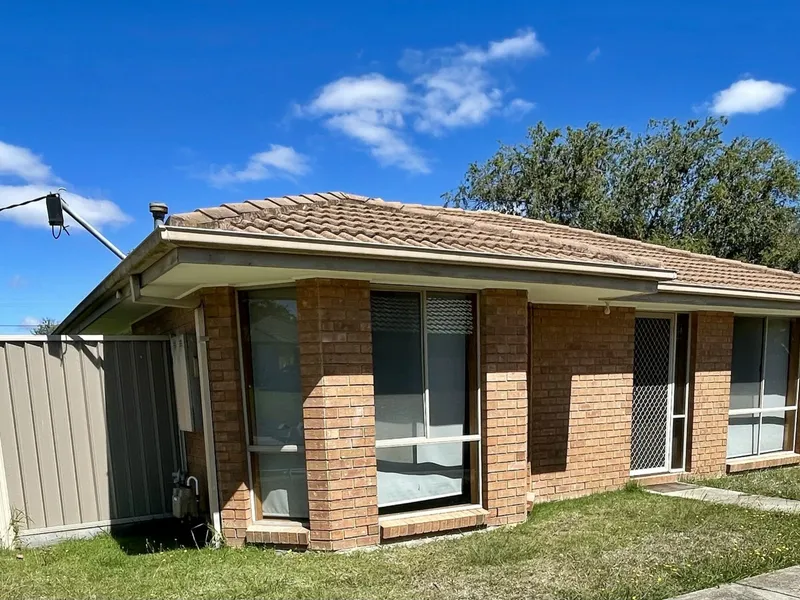 Recently Renovated Lovely 2 Bedroom Unit... Great Location