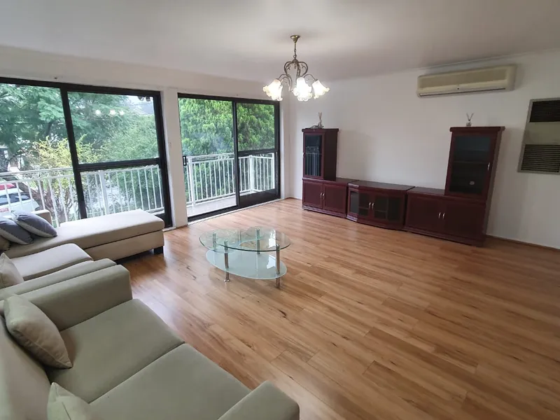 Clean private room, shared accommodation 