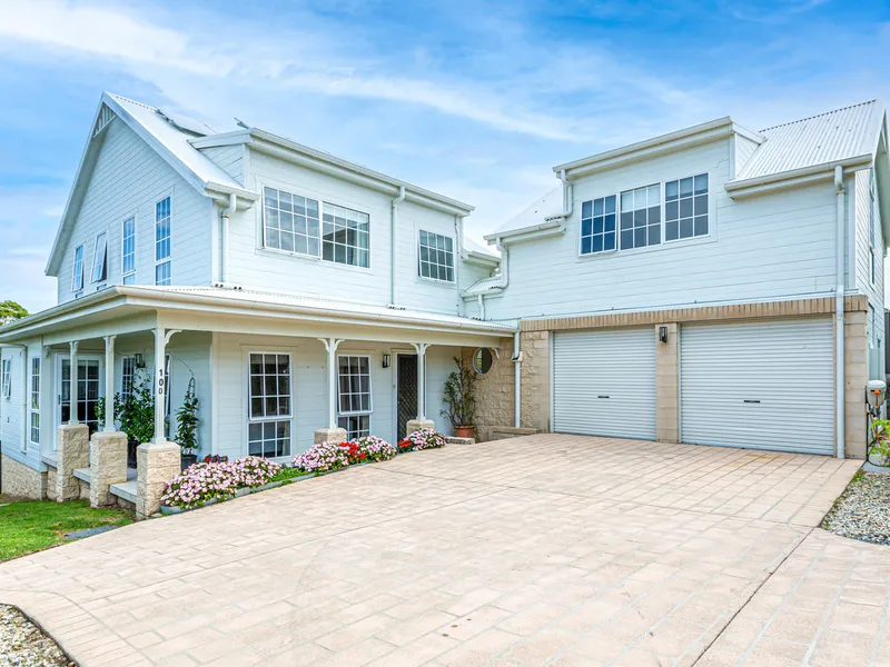 A TOUCH OF HAMPTONS IN TURA