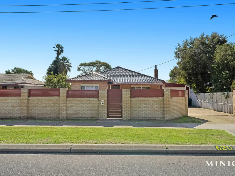 BEAUTIFULLY PRESENTED RESIDENCE!