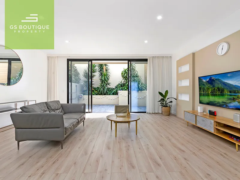 Elegant 3 bedroom terrace, with separate lounge/dining room in Little bay