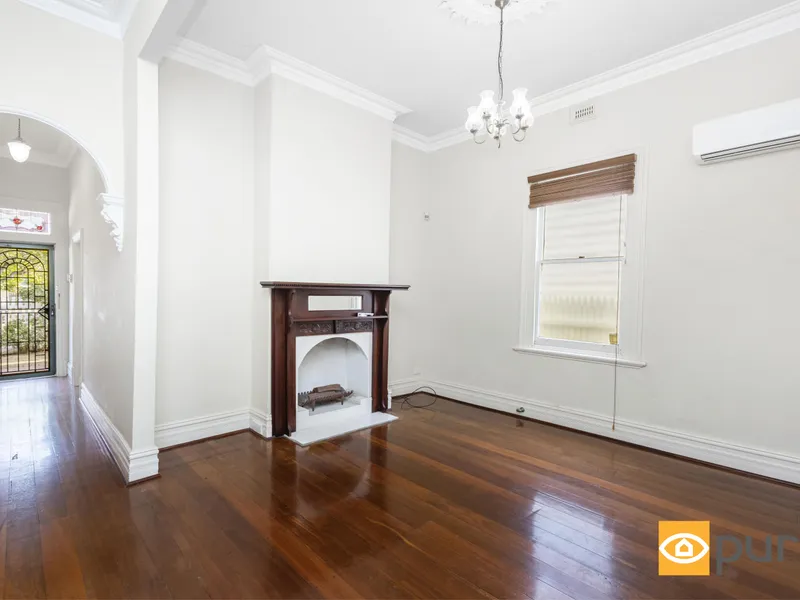 CHARMING CHARACTER IN WEST LEEDY!