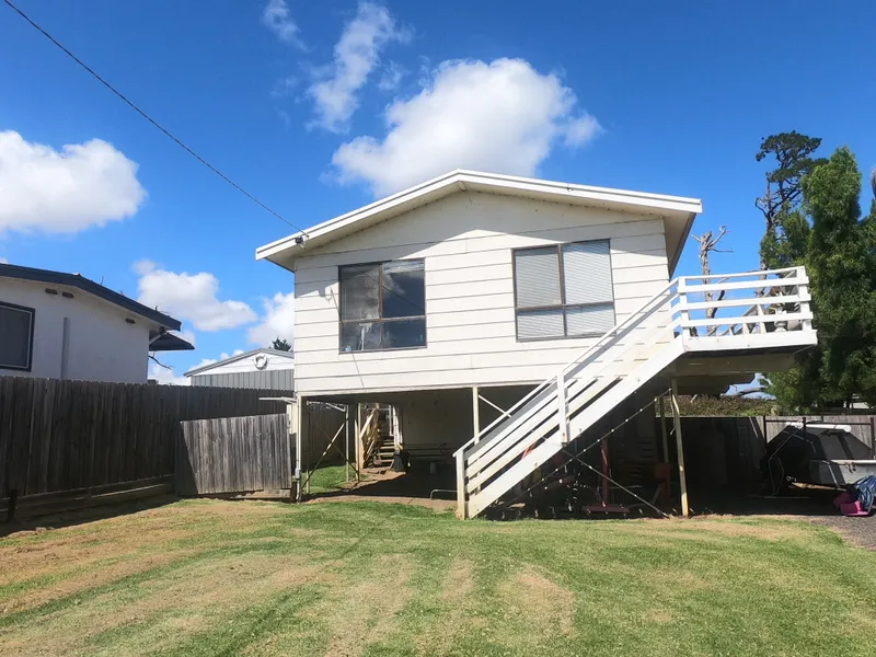 3 BEDROOM HOME CLOSE TO BEACH 